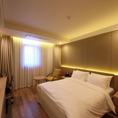 Benikea The H Hotel Hwaseong Exterior photo