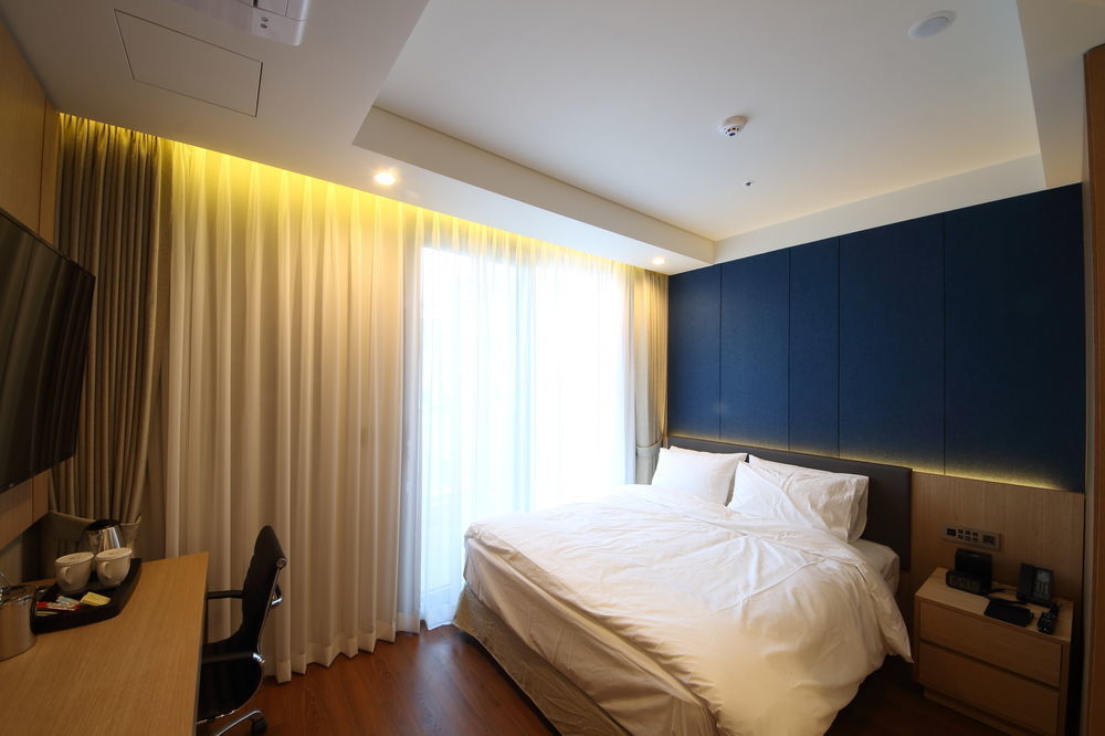 Benikea The H Hotel Hwaseong Exterior photo