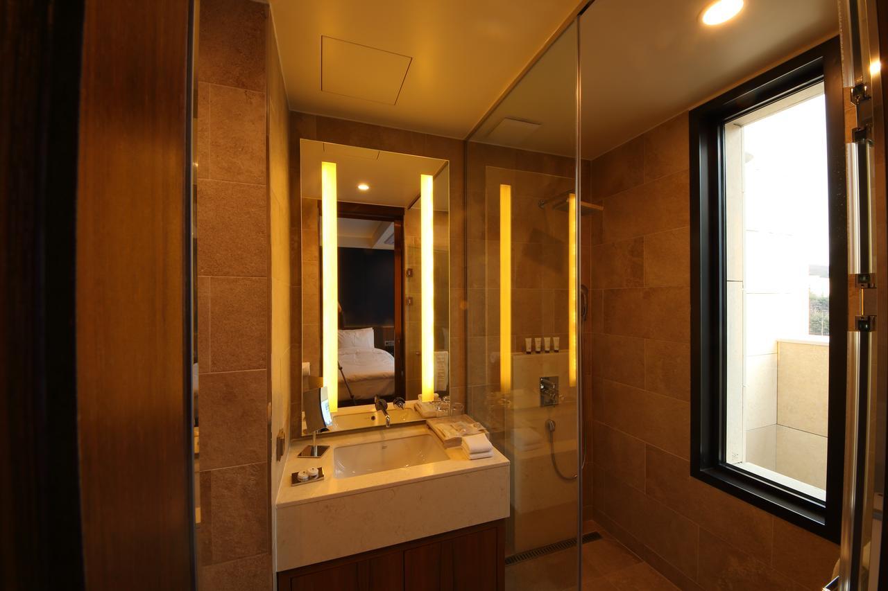 Benikea The H Hotel Hwaseong Exterior photo