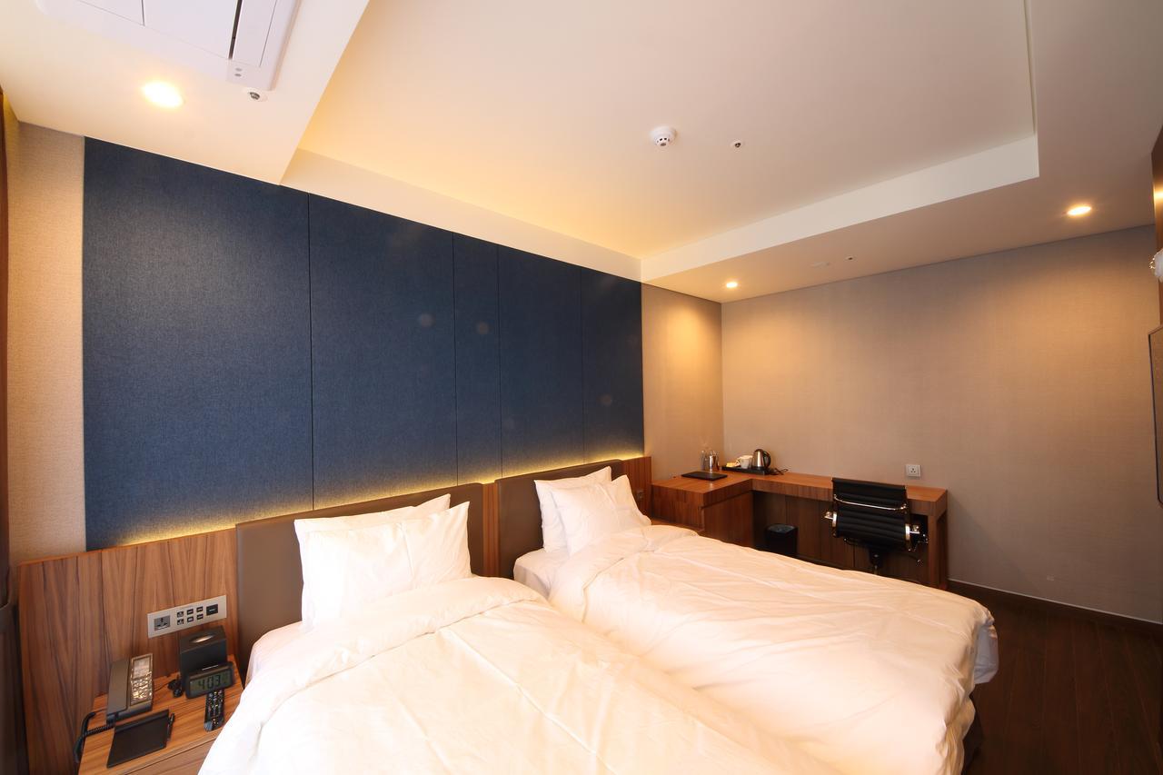 Benikea The H Hotel Hwaseong Exterior photo