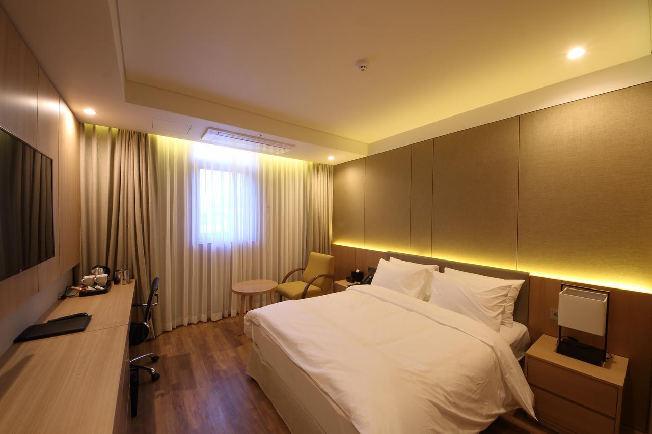 Benikea The H Hotel Hwaseong Exterior photo