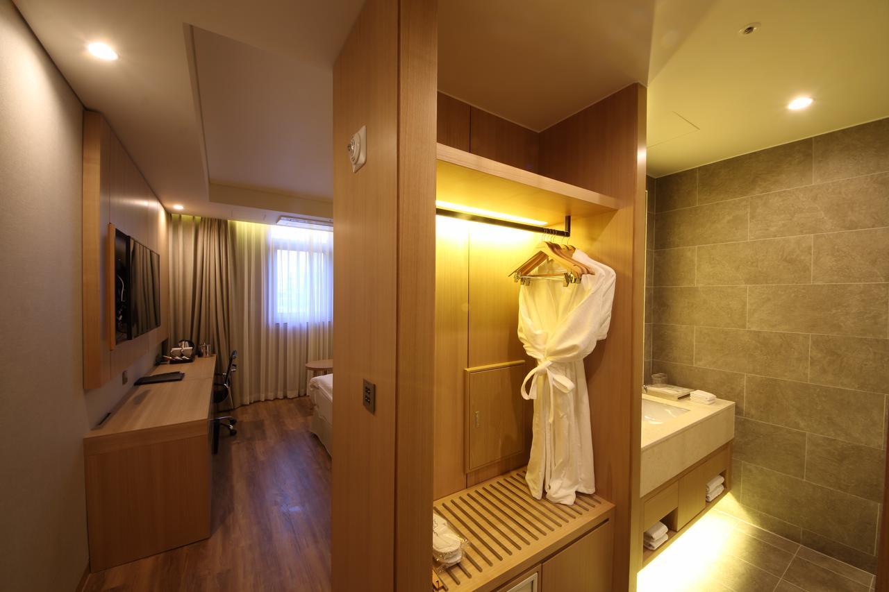 Benikea The H Hotel Hwaseong Exterior photo